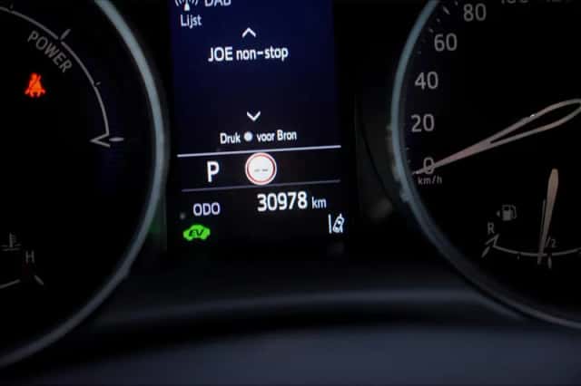 Toyota C-HR (2023) thumbnail 28