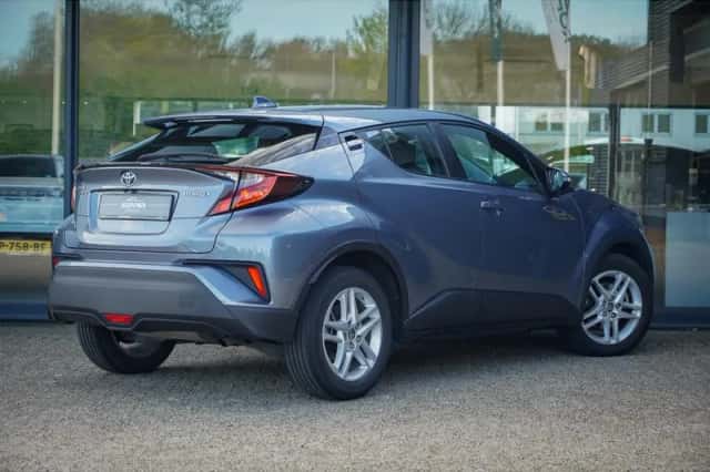Toyota C-HR (2023) thumbnail 4