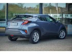 Toyota C-HR (2023) thumbnail 4