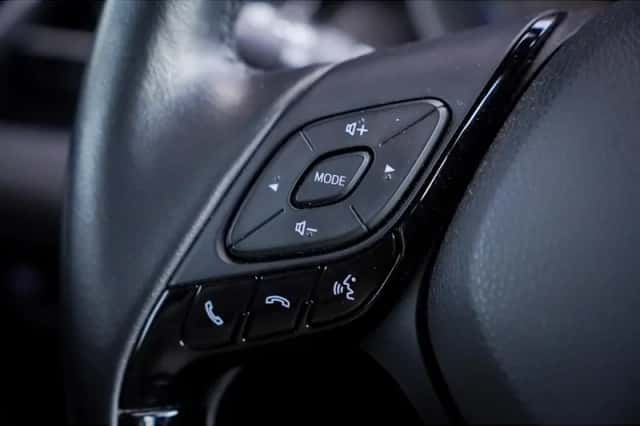 Toyota C-HR (2023) thumbnail 31