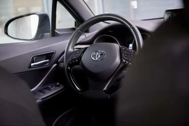 Toyota C-HR (2023) thumbnail 34