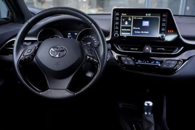 Toyota C-HR (2023) thumbnail 42