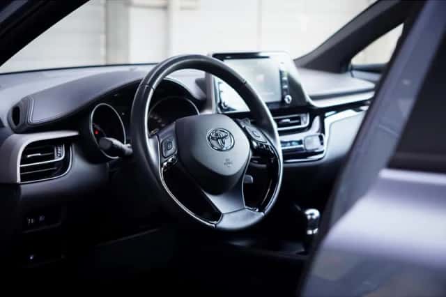 Toyota C-HR (2023) thumbnail 6
