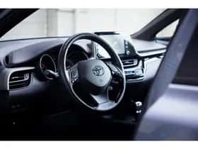Toyota C-HR (2023) thumbnail 6