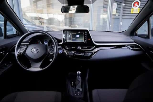 Toyota C-HR (2023) thumbnail 7