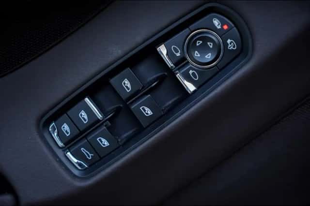 Porsche Panamera (2013) thumbnail 15