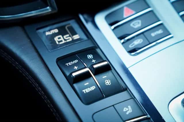 Porsche Panamera (2013) thumbnail 26