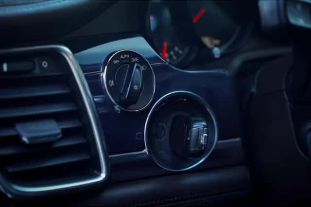 Porsche Panamera (2013) thumbnail 36