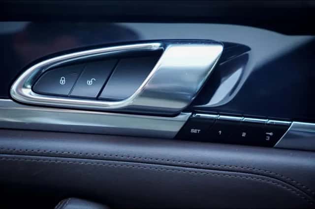 Porsche Panamera (2013) thumbnail 37