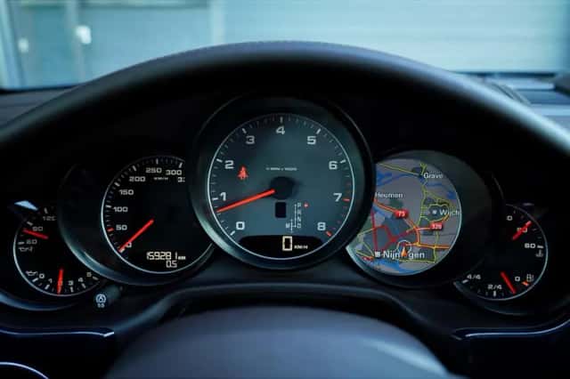 Porsche Panamera (2013) thumbnail 5