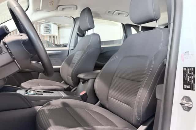 Ford Kuga (2022) thumbnail 2