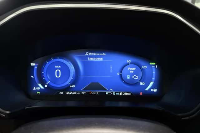 Ford Kuga (2022) thumbnail 4