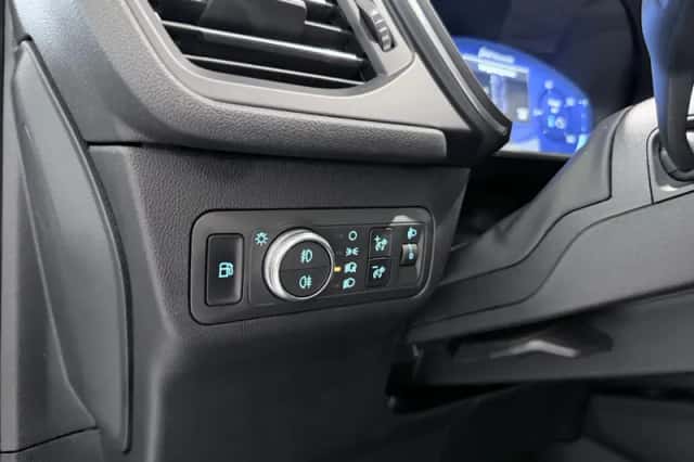 Ford Kuga (2022) thumbnail 10