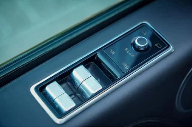Land Rover Range Rover (2019) thumbnail 15