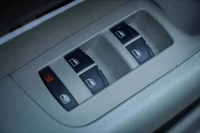 Audi A6 (2006) thumbnail 14