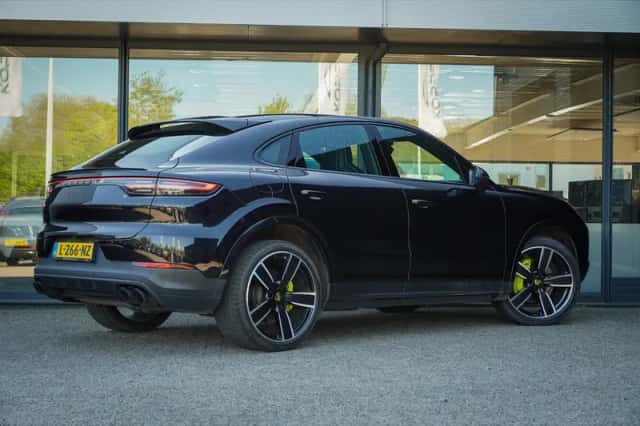 Porsche Cayenne (2021) thumbnail 4