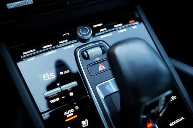 Porsche Cayenne (2021) thumbnail 46