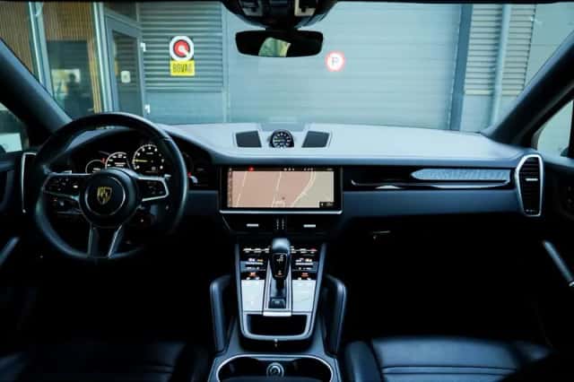 Porsche Cayenne (2021) thumbnail 7