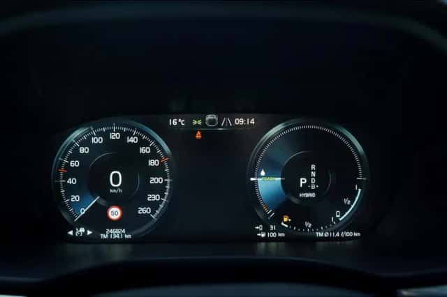 Volvo XC60 (2021) thumbnail 5