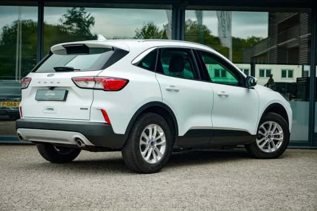 Ford Kuga (2022) thumbnail 4