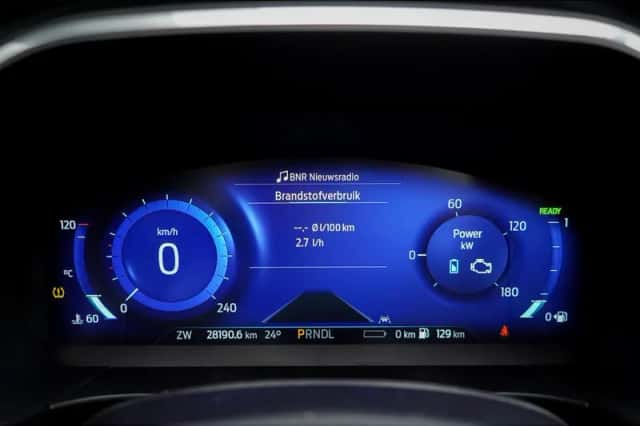 Ford Kuga (2022) thumbnail 5