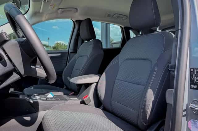 Ford Kuga (2022) thumbnail 2