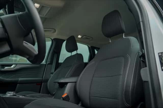 Ford Kuga (2022) thumbnail 2