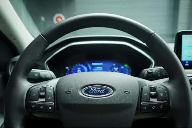 Ford Kuga (2022) thumbnail 17