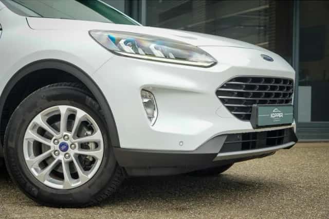 Ford Kuga (2022) thumbnail 30
