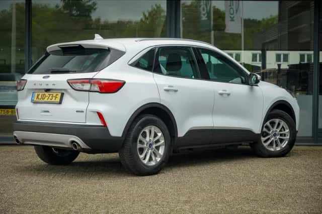 Ford Kuga (2022) thumbnail 4