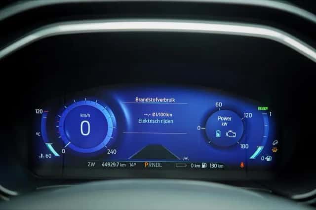 Ford Kuga (2022) thumbnail 5