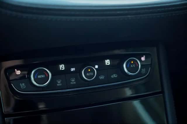 Opel Grandland X (2019) thumbnail 21