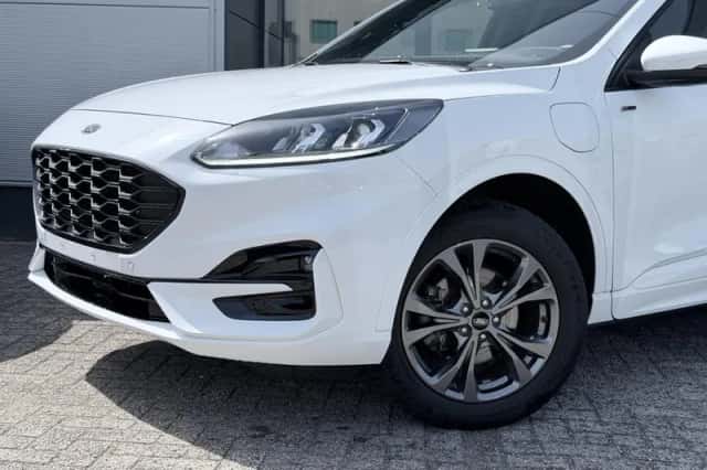 Ford Kuga (2022) thumbnail 2