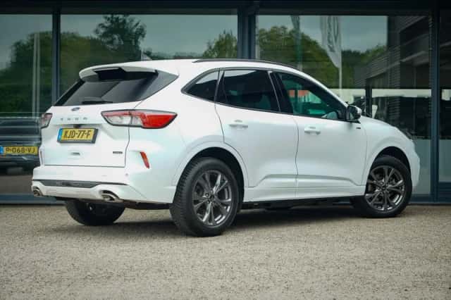 Ford Kuga (2022) thumbnail 4