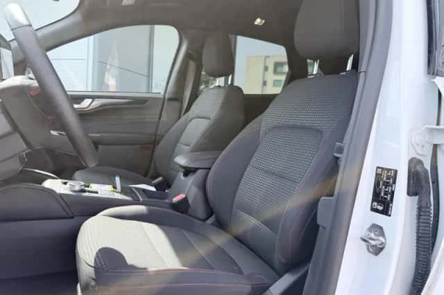 Ford Kuga (2022) thumbnail 4