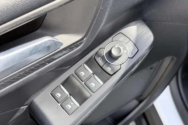 Ford Kuga (2022) thumbnail 5