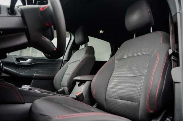 Ford Kuga (2022) thumbnail 2