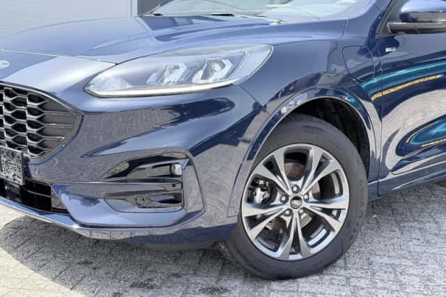 Ford Kuga (2022) thumbnail 2