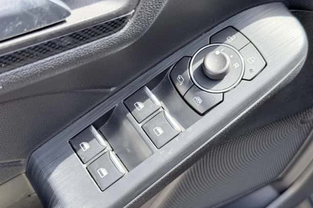 Ford Kuga (2022) thumbnail 5