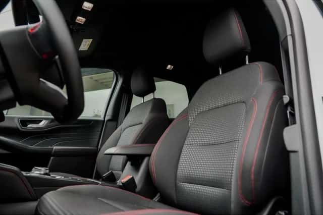Ford Kuga (2022) thumbnail 2