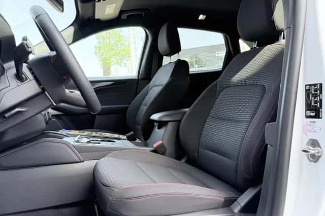 Ford Kuga (2022) thumbnail 2