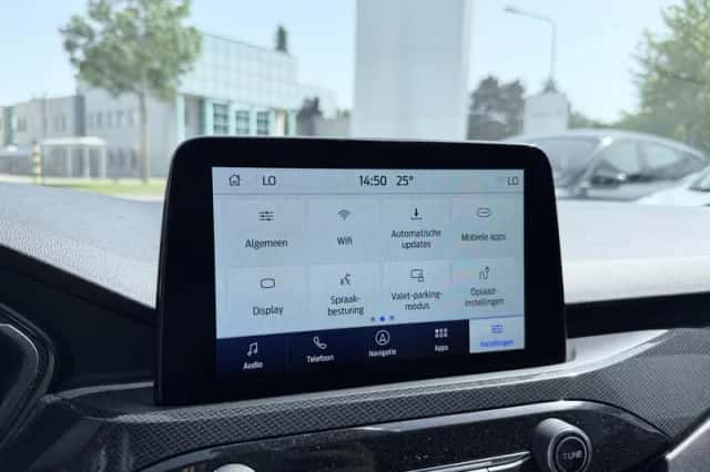 Ford Kuga (2022) thumbnail 17