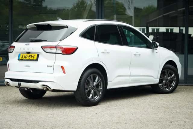 Ford Kuga (2022) thumbnail 4