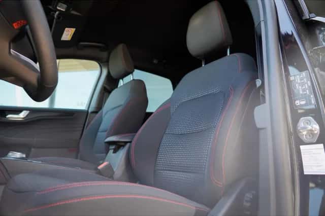 Ford Kuga (2022) thumbnail 2