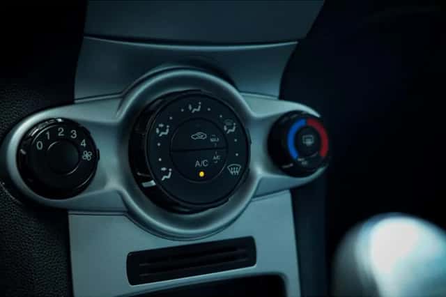 Ford Fiesta (2012) thumbnail 19