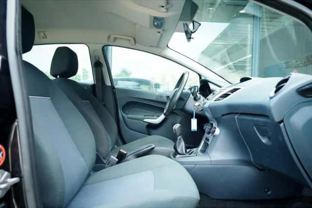 Ford Fiesta (2012) thumbnail 28
