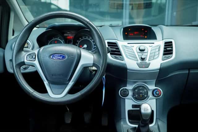 Ford Fiesta (2012) thumbnail 30