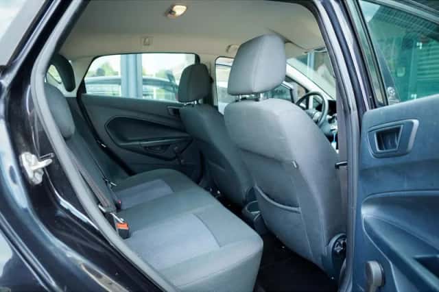 Ford Fiesta (2012) thumbnail 8