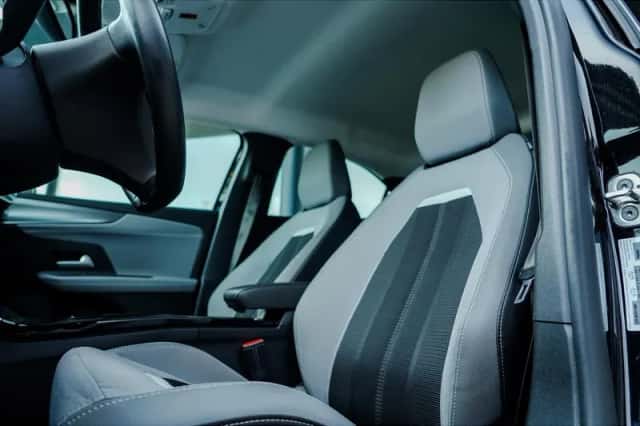 Opel Mokka-e (2023) thumbnail 2