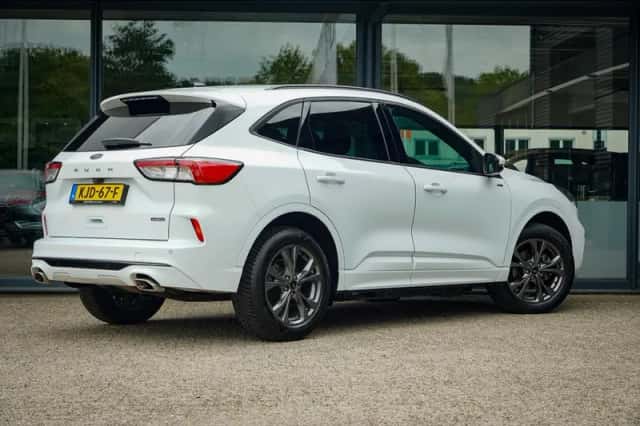 Ford Kuga (2022) thumbnail 4